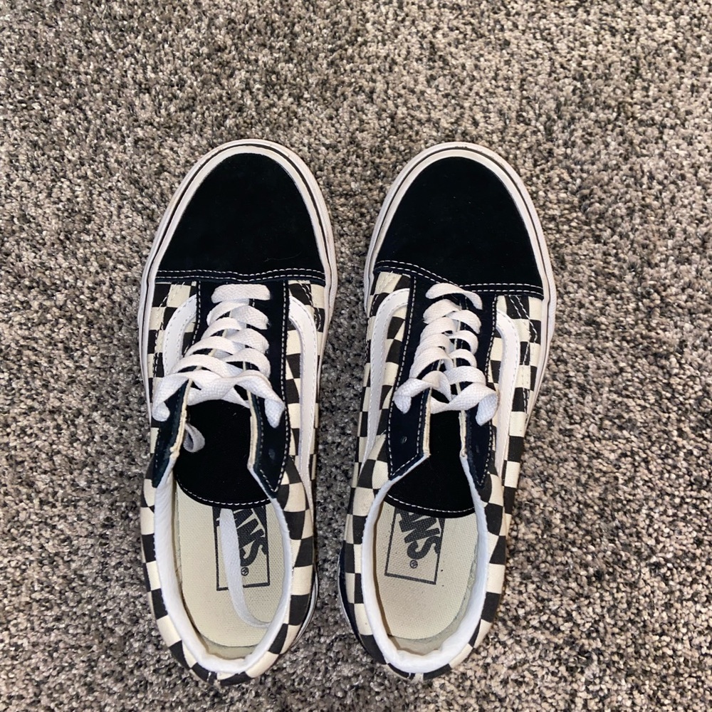 Women’s checkered low cut vans